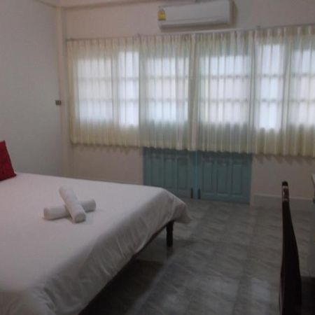 Albatross Guesthouse @ Thungwualaen Beach Pathiu Eksteriør billede