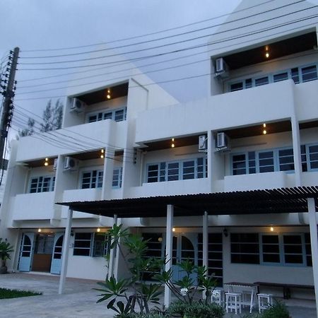 Albatross Guesthouse @ Thungwualaen Beach Pathiu Eksteriør billede