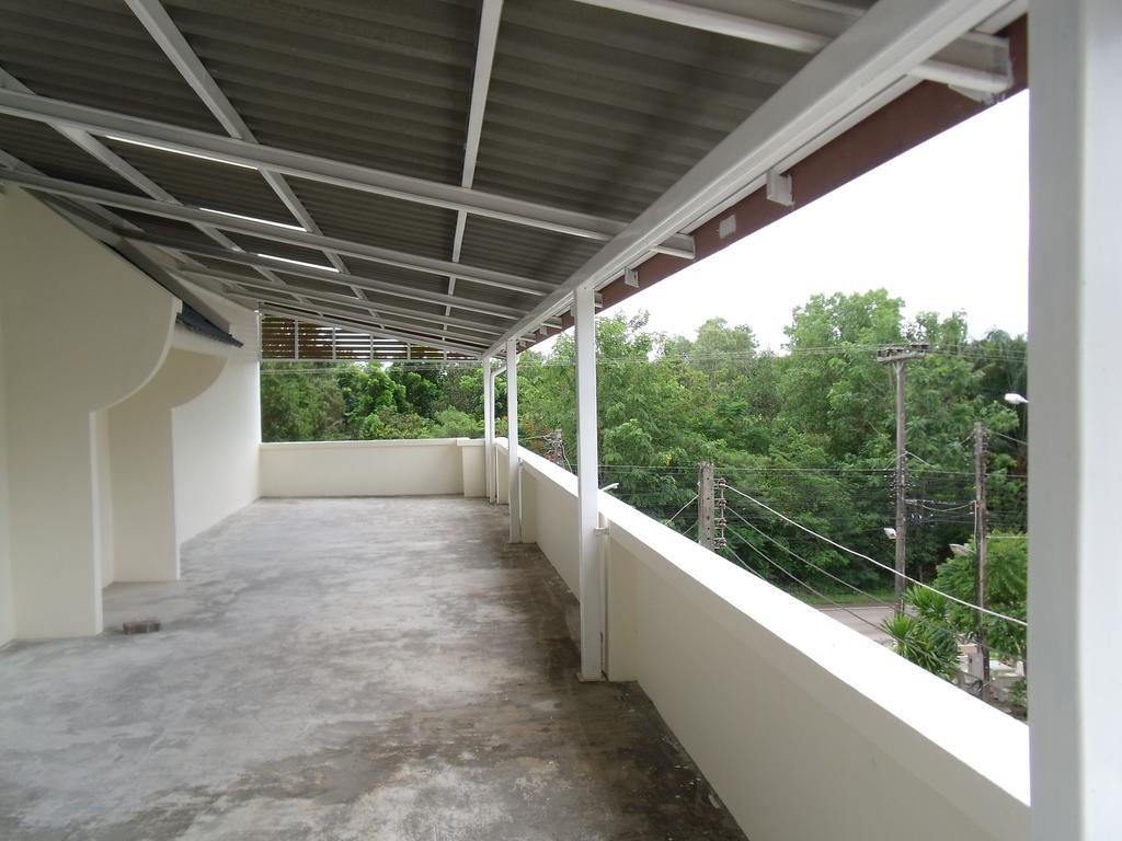 Albatross Guesthouse @ Thungwualaen Beach Pathiu Eksteriør billede