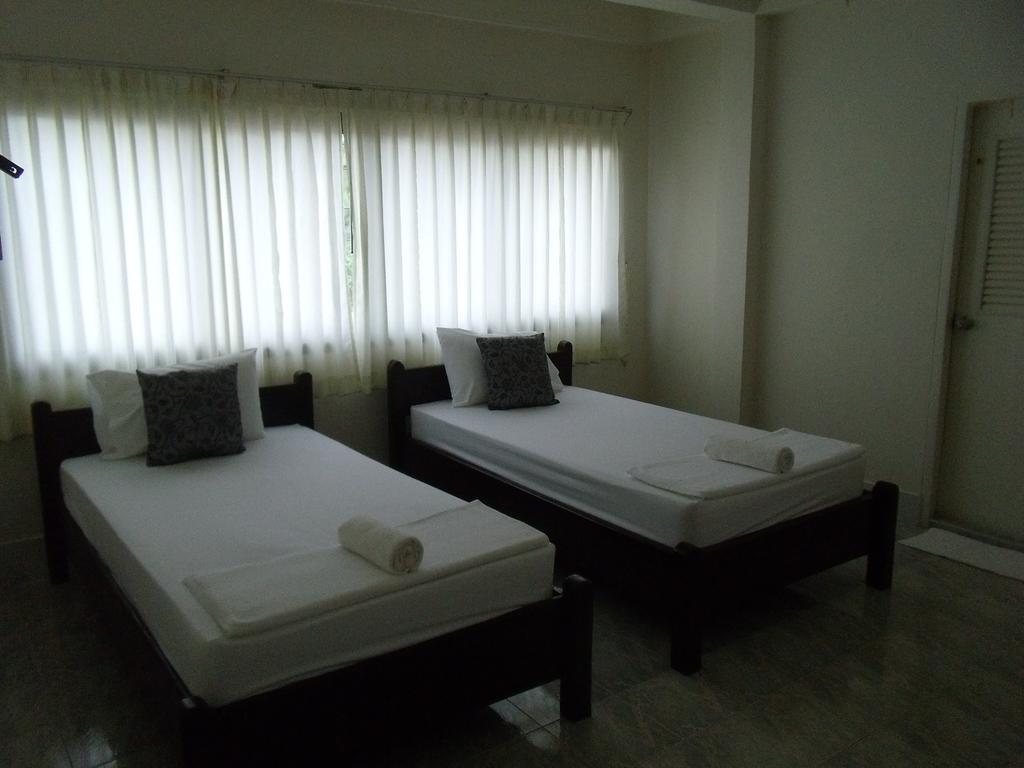 Albatross Guesthouse @ Thungwualaen Beach Pathiu Eksteriør billede