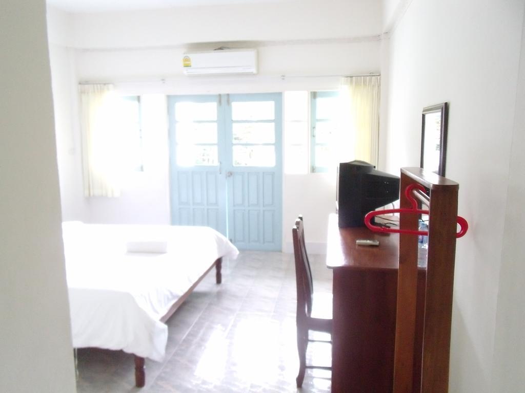 Albatross Guesthouse @ Thungwualaen Beach Pathiu Eksteriør billede