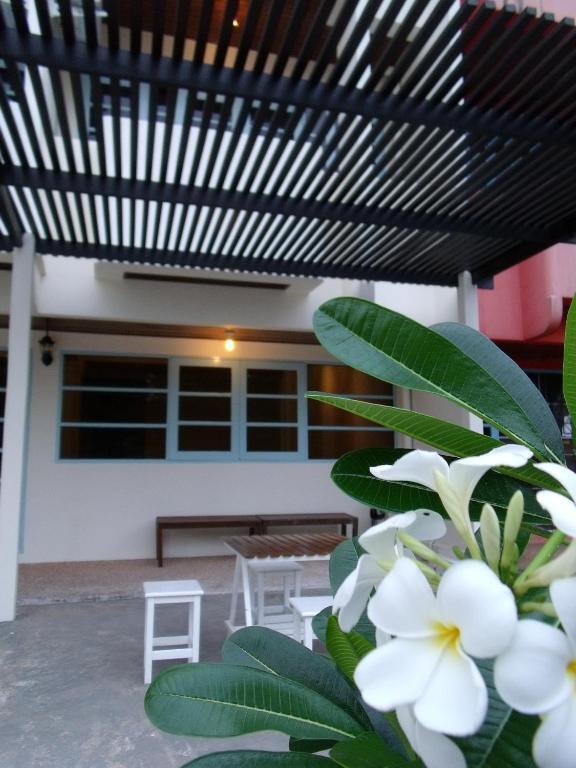 Albatross Guesthouse @ Thungwualaen Beach Pathiu Eksteriør billede