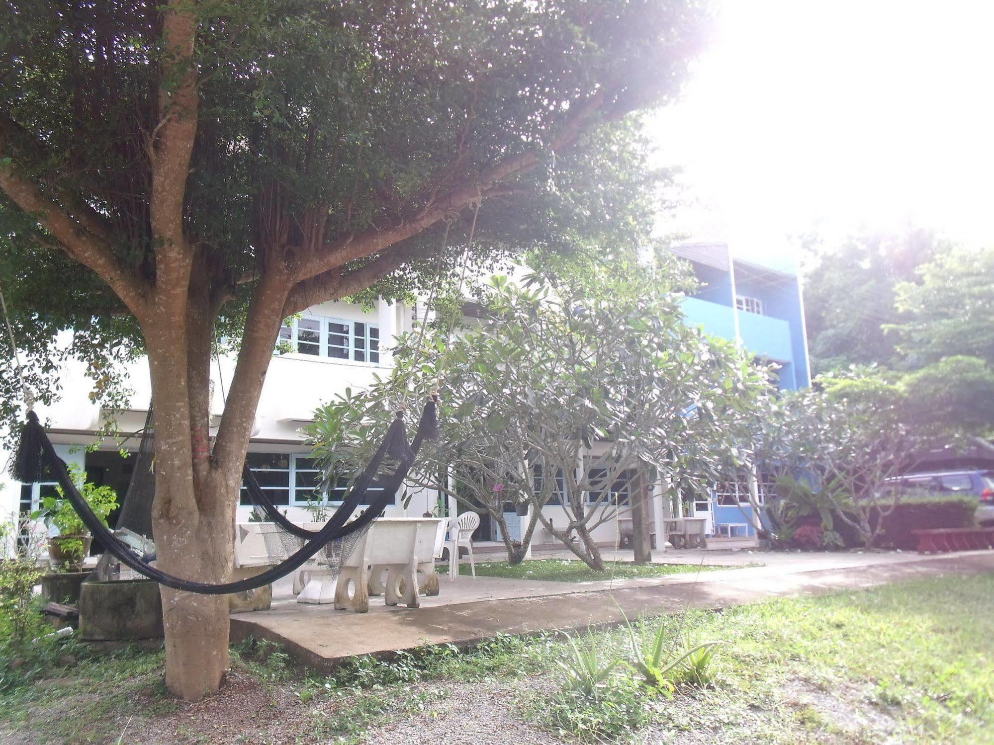 Albatross Guesthouse @ Thungwualaen Beach Pathiu Eksteriør billede