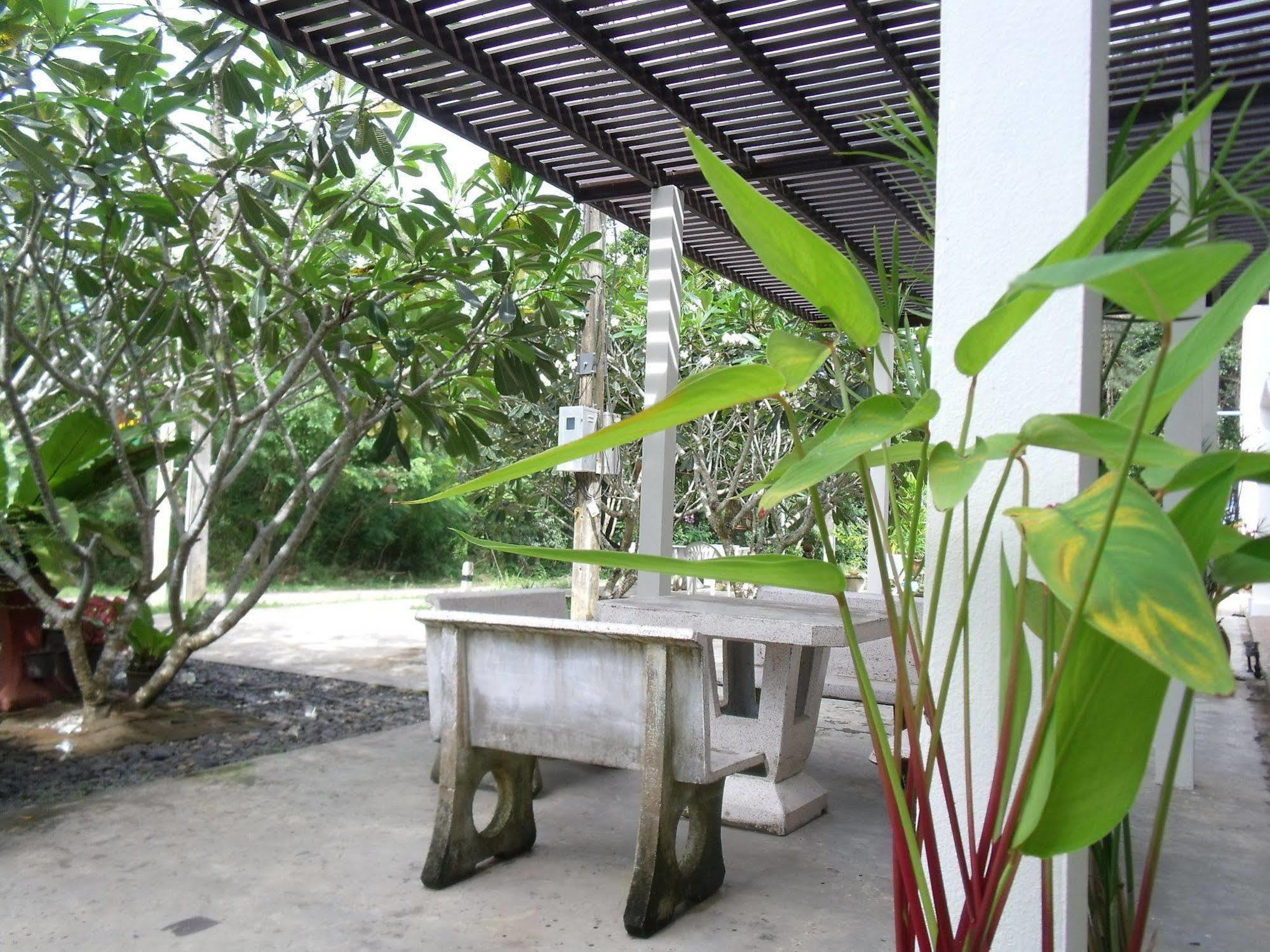 Albatross Guesthouse @ Thungwualaen Beach Pathiu Eksteriør billede